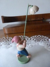 Blumenkind mit Märzenbecher