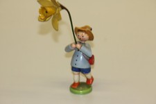 altes Blumenkind mit Blume